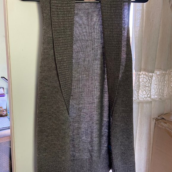 NEW Classic Sweater Vest - Picture 2 of 4